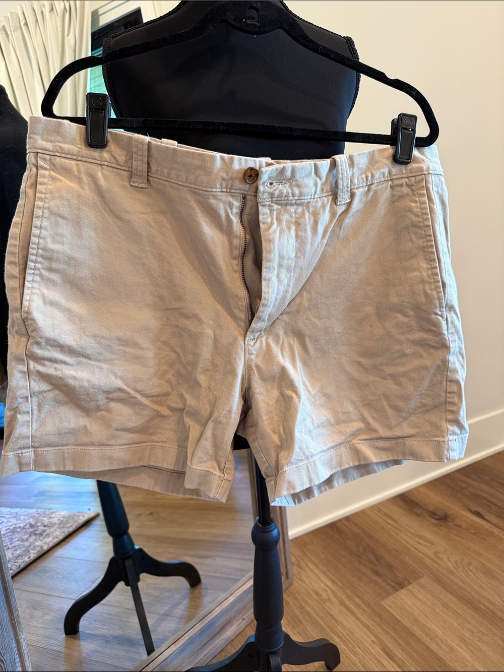 J. Crew Men's Light Khaki Cotton Flat-Front Shorts 5” inseam